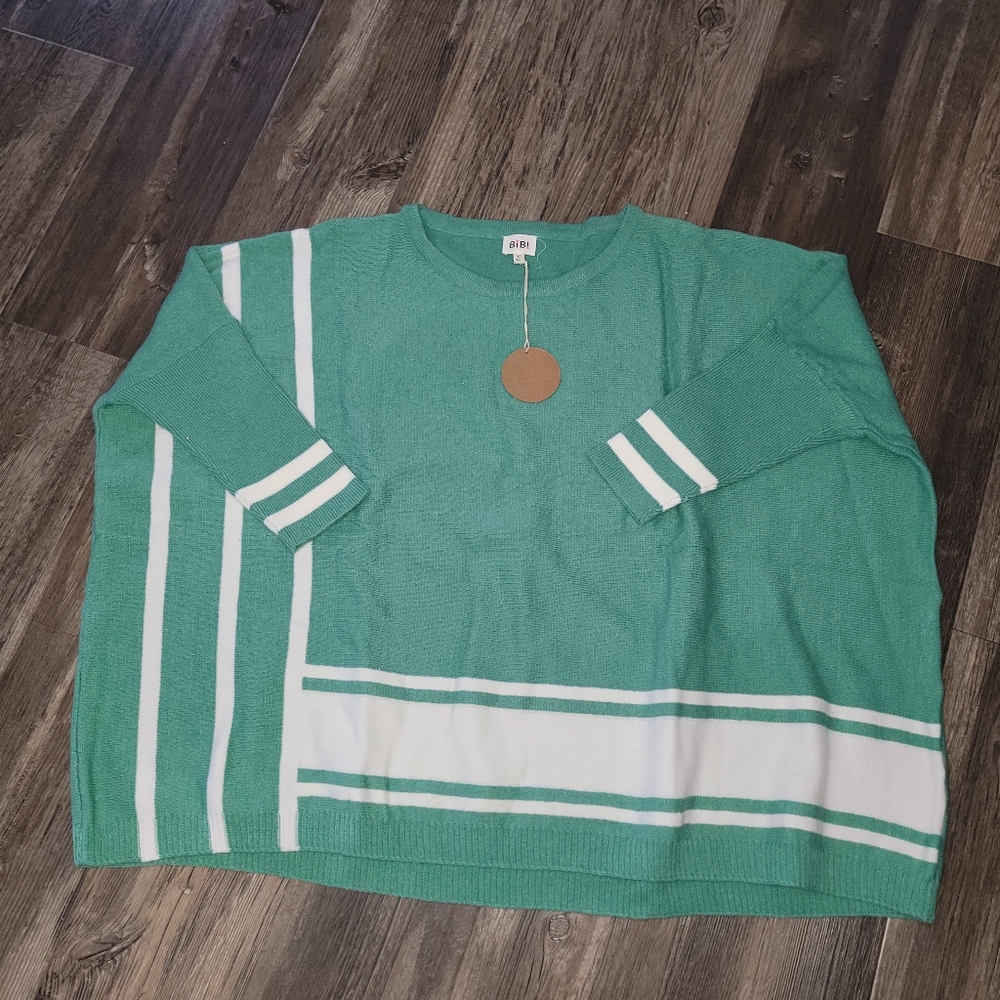 BiBi  Crewneck Poncho Sweater in Green and White